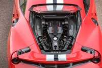 ターボエンジン用のエアインテークは、ボディーサイドからリアスポイラー付近に移設。これによりエアの流入量が増え、出力の向上を実現した。