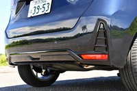 入念につくり込まれたリアバンパーの面構成もポイント。走行時に空気の巻き込みを抑え、旋回性能を向上させる。