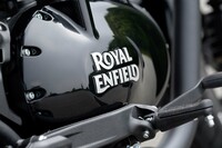 二輪事業進出は1901年（！）と、非常に長い歴史を誇るロイヤルエンフィールド。当時は英国のメーカーだったが、今日ではインドを拠点に事業を展開。欧州、東アジア、オセアニア……と、世界的に高い人気を誇る。