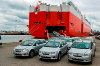 BYDは世界70の国と地域でEVやPHEVを販売するグローバルメーカーだ。写真は英国に輸出される「e6」。（2013年）