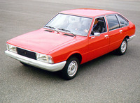 「クライスラー・シムカ1307／1308／1309」。全長4.3m弱の5ドアハッチバックボディーに、シムカがフィアット傘下だった時代にダンテ・ジアコーザが設計した「シムカ1100」から受け継いだメカニズムを持つ。