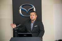 新型「マツダ3」の開発主査である別府耕太氏。目指したのは「誰もが羨望（せんぼう）するクルマ」であり、「マツダ3と恋に落ちてほしい」と語っていたのが印象的だった。
