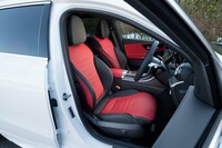 本革シートはオプションの「レザーエクスクルーシブパッケージ」に含まれている。ヒーターはもともと全車に標準装備となる。