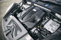 V6ターボエンジンの最高出力は440PS。ベーシックな「マカン」が積む直4ターボのおよそ188PS増しとなる。