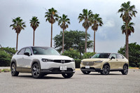 予防安全・運転支援システムの充実度はほぼ共通。自動緊急ブレーキや、アダプティブクルーズコントロール、車線維持支援機能、後側方の警戒機能などが装備される。