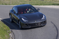 「GTC4ルッソ」で採用された後輪操舵システムは、FRに改められた「GTC4ルッソT」にも引き継がれている。もちろん、そのチューニングは異なっている。