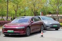 こっちにも新エネルギー車。