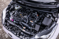 新開発された1.5リッター直3エンジン＋モーターのハイブリッドパワーユニット。エンジンは最高出力91PS、最大トルク120N・mを発生。これに80PS、141N・mのモーターが組み合わされる。