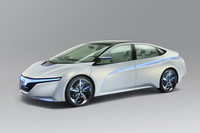 ホンダ、未来型4ドアサルーン「AC-X」を出展