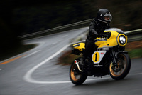 クラシックバイクを何台も所有してきた桐島ローランド氏だが、この「YZF-R25」のように、最新のモデルをベースとしたクラシックカスタムにも肯定的だった。