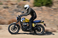 専用に調律された足まわりと184mmの最低地上高により、多少のダート程度なら難なく走行が可能。ただし、サスペンションはもうちょっと柔らかくてもいいかもしれない。