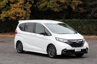 2017年12月に発売された「フリード モデューロX」。コンパクトミニバン「フリード」をベースとしたコンプリートカーで、モデューロXのご多分にもれず、サスペンションや空力パーツ、シートなどの内装と、およそパワートレインを除くすべての箇所に手が加えられている。