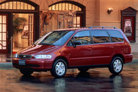 1994年10月に登場した初代「ホンダ・オデッセイ」。1645mmという低めの車高や、他のミニバンとは一線を画す操縦安定性の高さが特徴だった。