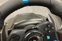 剛性感たっぷりのシフトパドルは適度なクリック感とともに作動する。