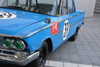 ボディーサイドを走るモールディングは、フェンダーパネルの溶接を隠すためのものでもあった。