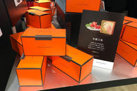 月替わりで全国のご当地グルメの販売も行われる。