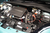 モーターは前輪を駆動。最高出力156PS、最大トルク270N・mを発生する。