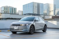 日本では2022年2月に発表された、ヒョンデのEV「アイオニック5」。ウェブサイトやアプリを使ったオンラインでのみ販売される。