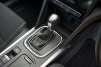 変速機は7段のデュアルクラッチ式AT。変速マナーは極めてスムーズ。