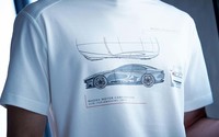 Tシャツは写真の「ビジョン クーペ」柄のほか、「コスモスポーツ」柄も選べる。