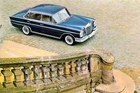 メルセデス・ベンツが初めてATを採用した「300SE」（W112）。ATだけでなく、エアサスペンションや4輪ディスクブレーキも標準装備されていた。