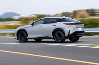 前後のモーターを合わせたシステム最高出力は408PS。前期型から足まわりのセッティングなども見直されており、乗り心地もとても良好だった。