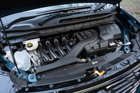 純エンジン車には2リッター直4自然吸気ユニットの「MR20DD」を搭載。今のところ、4WDの設定は純エンジン車にしかない。