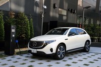 「EQC」は、国内では特別仕様車「エディション1886」を皮切りに販売がスタート。スタンダードモデルの「EQC400 4MATIC」（写真）は、2020年春に配車が始まる予定。