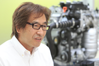 ＜プロフィール＞
	1982年に本田技術研究所に入社。空調設計を経て1999年に「HR-V」、2001年に「インテグラ タイプR」のインテリアPL（プロジェクトリーダー）を任される。その後、2008年に「フィット」のLPL（ラージ・プロジェクト・リーダー）代行に就任。空調開発室MG（マネージャー）を経て、現在は5代目「ステップワゴン」のLPLを務めている。