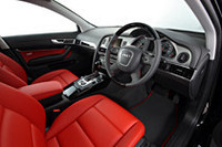 スポーティバージョンの内装。