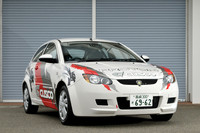 キャロッセが正規輸入販売を手掛ける「プロトン・サトリアネオ」は、マレーシアで生産される3ドアハッチバックだ。日本に輸入されるのは、本国ではスポーツグレードとしてラインナップされる1.6リッターエンジン搭載車。