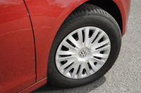 タイヤサイズは195/65R15と、シリーズで最小。