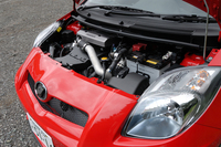 【テスト車「ヴィッツTRDターボM」のオプション装備】
（HDDナビゲーションシステム＝25万9350円／ヘリカルLSD＝3万1500円／スマートエントリー＆スタートシステム＝4万950円／フロントバンパースポイラー（塗装代別途）＝12万9150円／センタースポーツマフラー＝6万8250円／センターマフラーガーニッシュ＝2万9400円／17インチアルミホイール＆タイヤセット＝20万2650円／スポーツパッド＝3万450円／インテリアパネルセット＝2万5200円） 