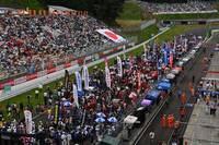 予選でのアクシデントにより、スターティンググリッドの上位にGT-Rの姿はなし。9番グリッドのNo.24 フォーラムエンジニアリング ADVAN GT-Rが、GT-R勢では最上位からのスタートとなった。