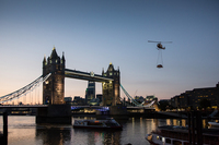 ヘリコプターで「XE」を運ぶなど、イベントには大規模な「仕掛け」が用意された。