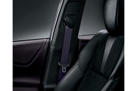 シート表皮はアルカンターラと合成皮革からなる。