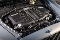 「スピード」のW12エンジンは、「コンチネンタルGT コンバーチブル」を50ps上まわる625psを発生する。