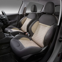 「プジョー208」に200台限定のお買い得モデルの画像