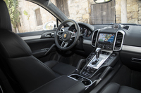 ポルシェ・カイエンS（4WD/8AT）／カイエンターボ（4WD/8AT）【海外試乗記】の画像