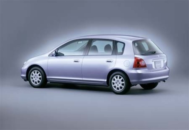 【スペック】シビックiE(CVT)：全長×全幅×全高＝4285×1695×1495mm/ホイールベース＝2680mm/車重＝1170kg/駆動方式＝FF/1.5リッター直4SOHC16バルブ(105ps/5800rpm、14.2kgm/4200rpm)/車両本体価格＝154.8万円