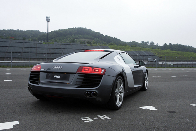 【スペック】全長×全幅×全高＝4435×1905×1250mm／ホイールベース＝2650mm／車重＝1630kg／駆動方式＝4WD／4.2リッターV8DOHC32バルブ（420ps/7800rpm、43.8kgm／4500〜6000rpm）／価格＝1670.0万円（テスト車は欧州仕様車）