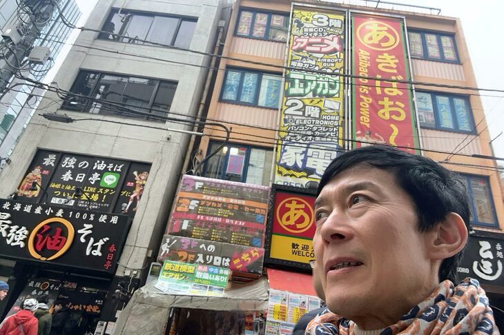 東京訪問は、無秩序な色彩のなかを回遊することである。