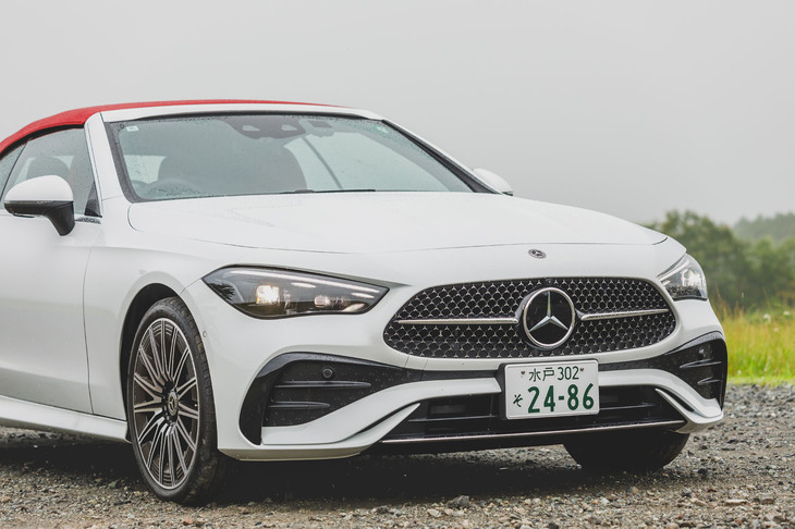 「クーペ」と同様に2リッター4気筒ターボモデルからの導入で、価格はクーペよりも86万円高い936万円。なお、クーペはすでにメルセデスAMGの「CLE53 4MATIC＋」が国内発売されている。