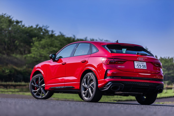 今回試乗した車両の外装色は「タンゴレッドメタリック」と呼ばれるもの。これを含め「RS Q3スポーツバック」には全8色のボディーカラーが設定されている。