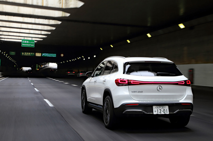 ダイムラー製EVのエントリーモデルに位置する「EQA250」。これ1台ですべてをまかなうのは難しいかもしれないが、セカンドカーとしてはなかなかに魅力的な選択肢といえるだろう。