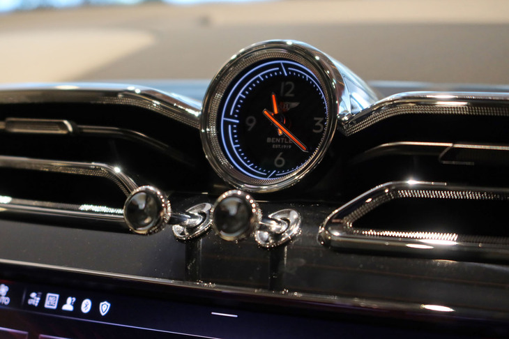 ベントレー・ベンテイガEWBアズール ファーストエディション（クロック）