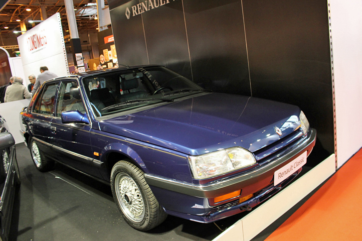 1992年製「ルノー25 V6ターボ バカラ」。エンジンは、ボッシュのインジェクションを備える2.8リッターV6ターボ（ギャレットT3ターボ）で、最高出力は205ps/5500rpmだった。