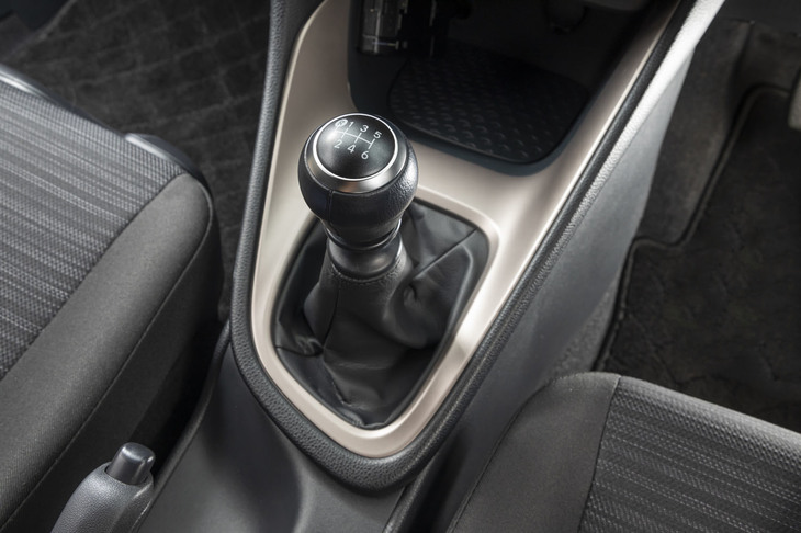 6段MTのシフトレバー。今回試乗した「ヤリスZ」のMTモデルでは、確実で軽いタッチのシフトフィールを味わうことができた。