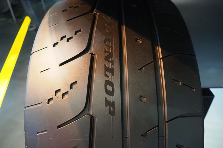 プレミアムスポーツタイヤ（コンセプト）