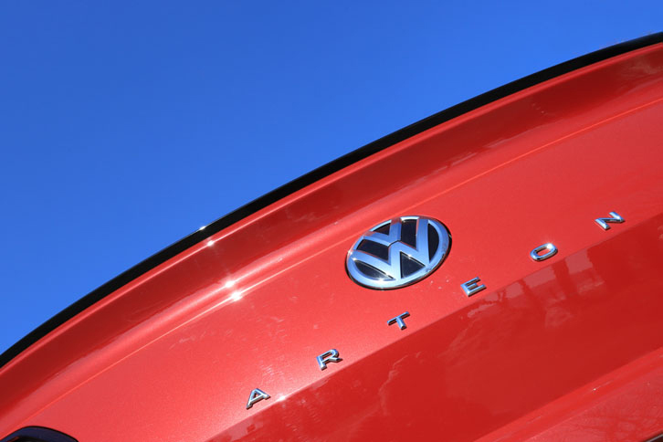 堂々としたボディーサイズと伸びやかなデザインが特徴の「アルテオン」。中国など一部の市場を除くと、このクルマが世界的にフォルクスワーゲンのフラッグシップを担っています。